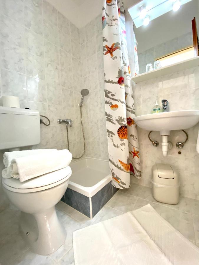 Guesthouse Kurelic Rab Kampor Esterno foto